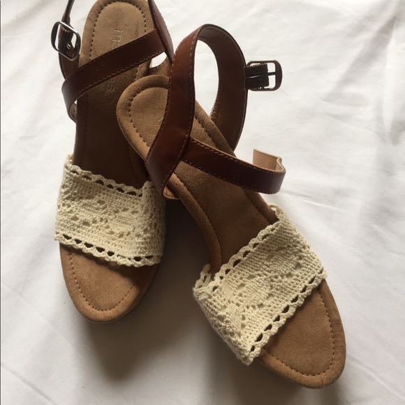 Cork wedge heels with lace - Picture 1 of 3